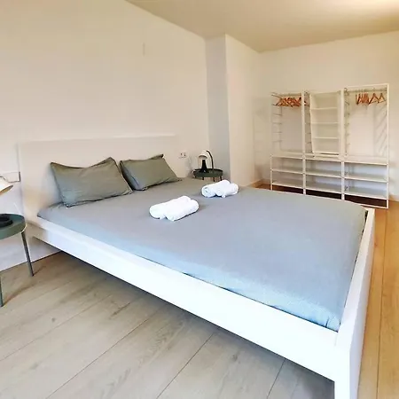 Moderno Apartamento En Terrassa Centro Exterior foto